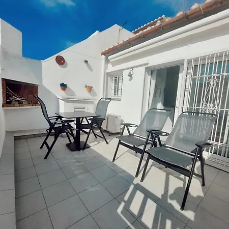 Bel Avec Terrasse Proche De La L' Escala