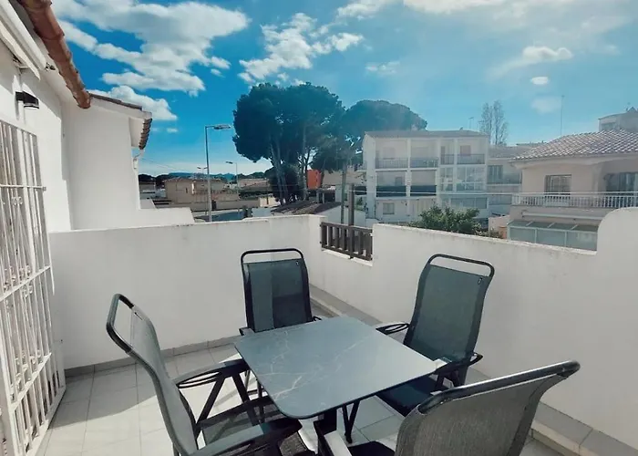 Bel Avec Terrasse Proche De La *